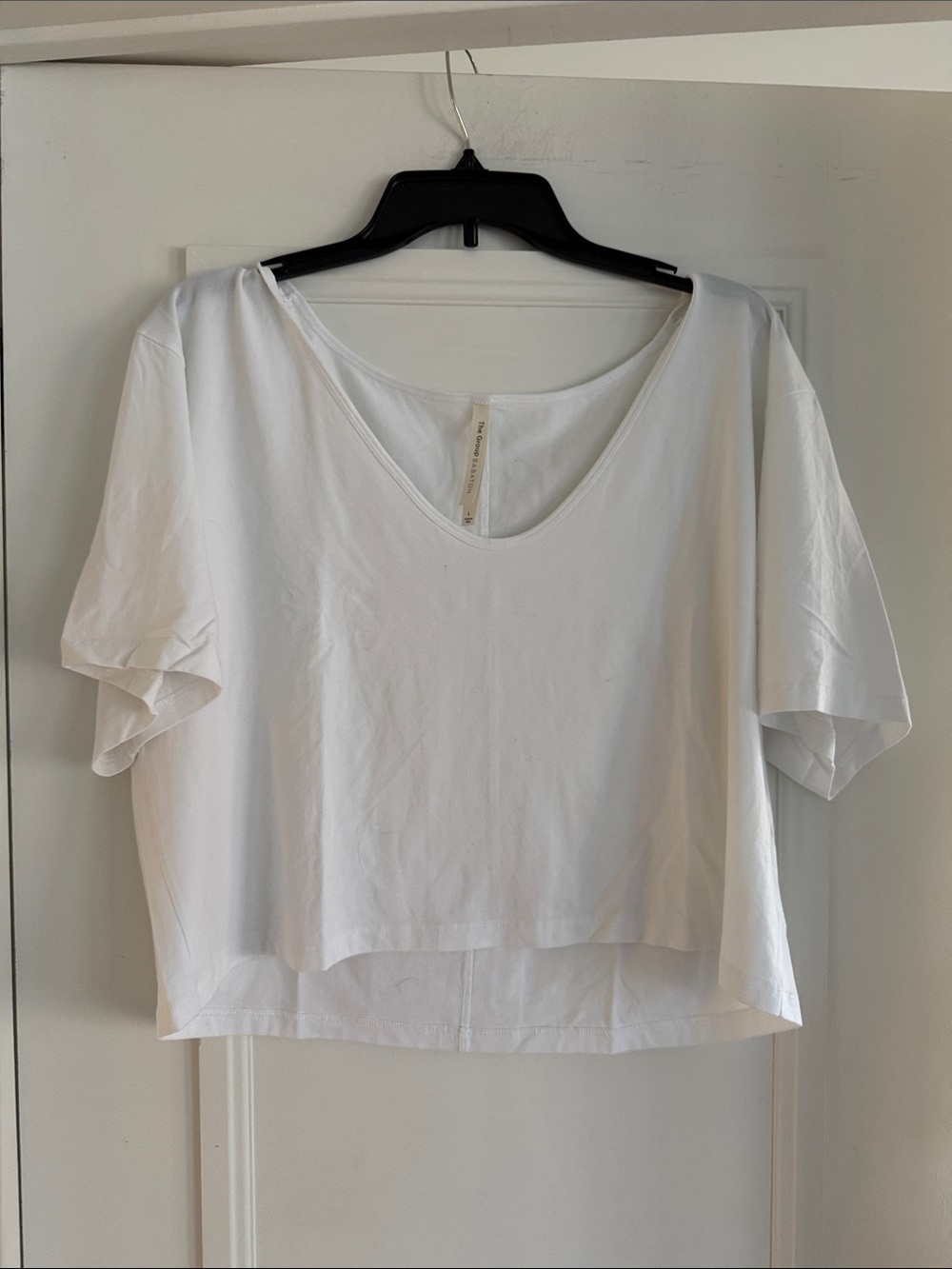 Babaton White Boxy V-Neck Crop Top
